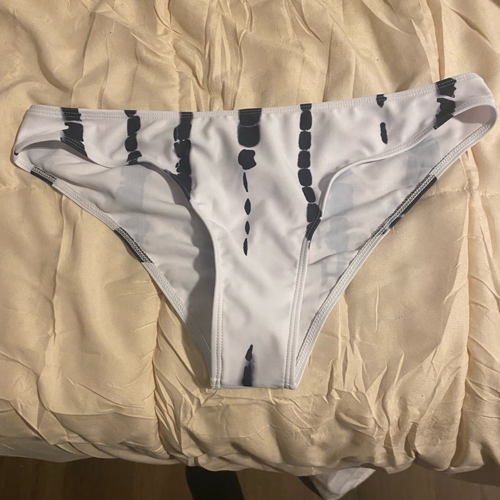 Black & white swim suit bottoms